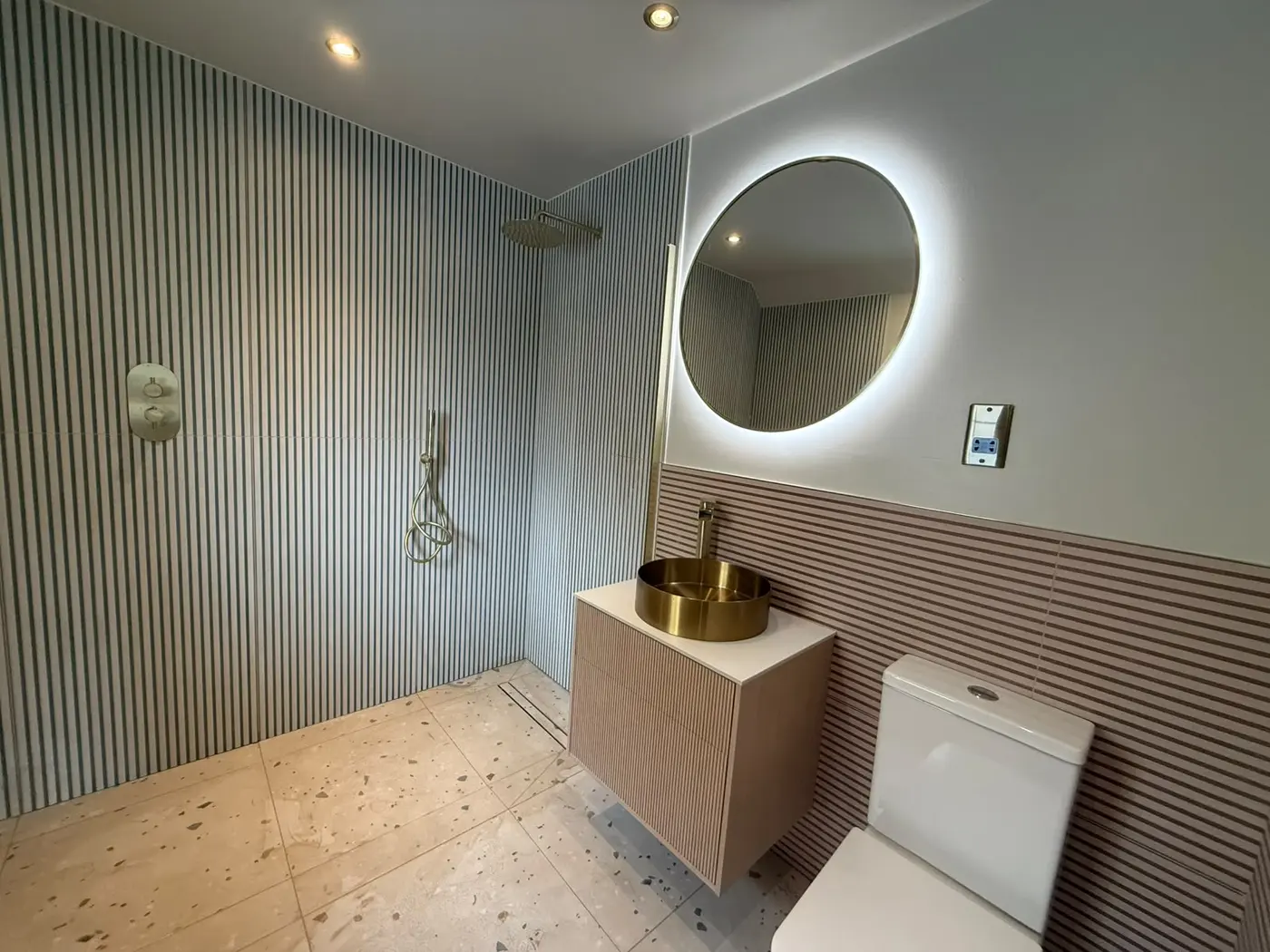 Completed ensuite wet room by AGUK Bathrooms
