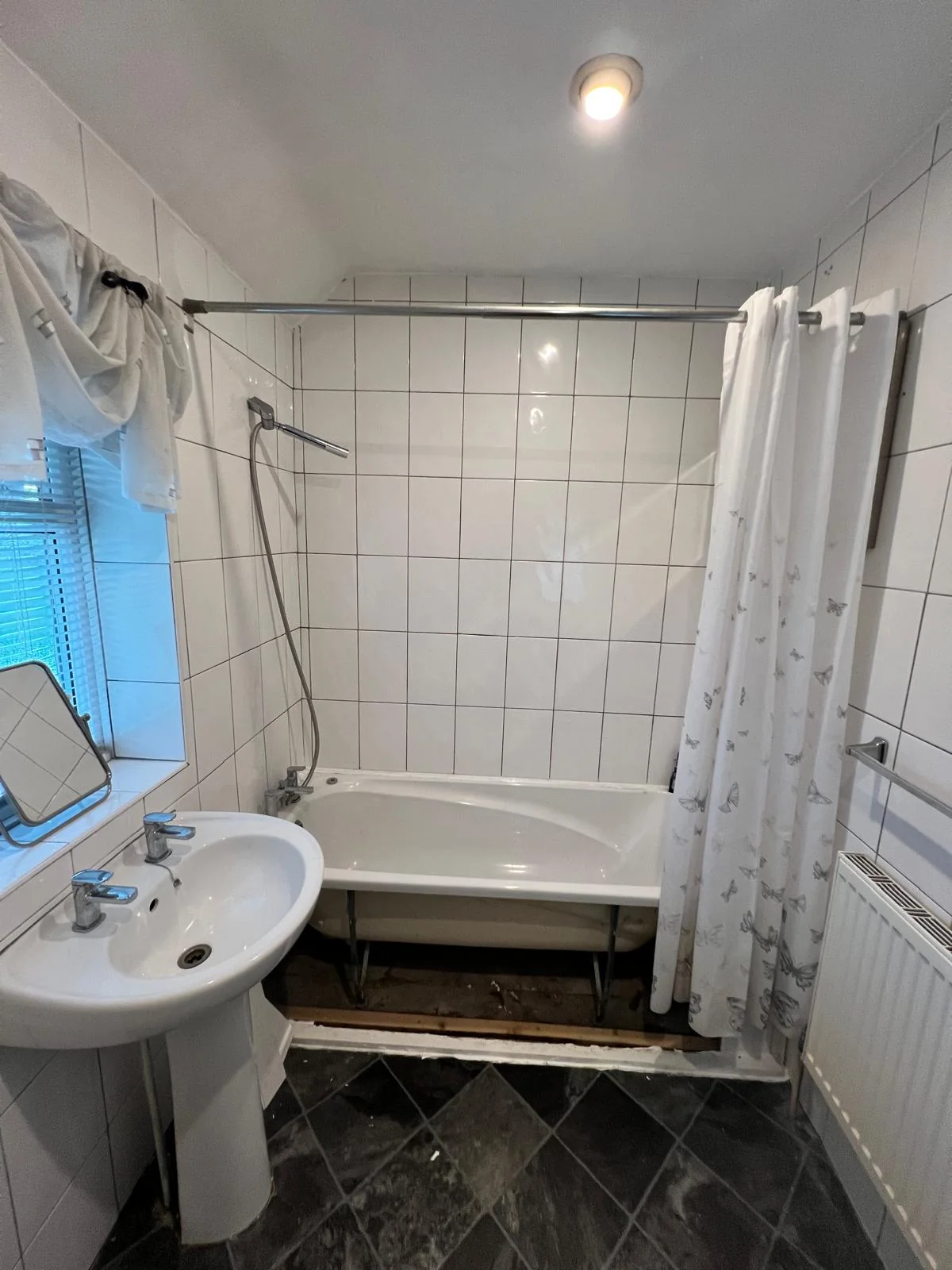 AGUK bathroom before renovation, project 9