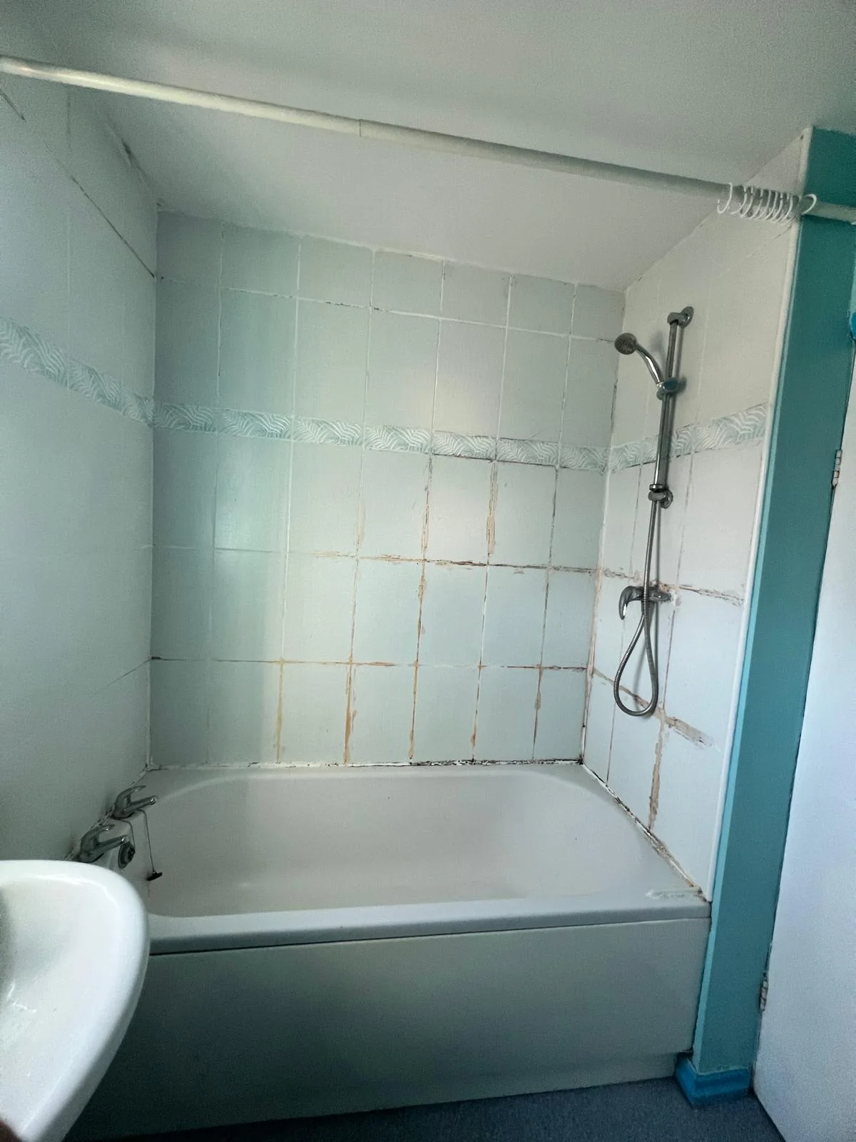 AGUK bathroom before renovation, project 10