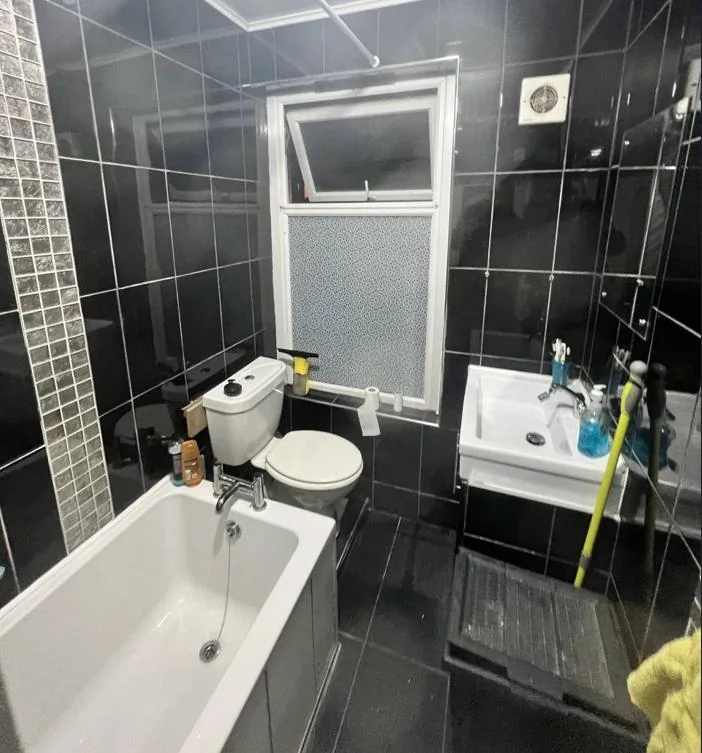 AGUK bathroom before renovation, project 11
