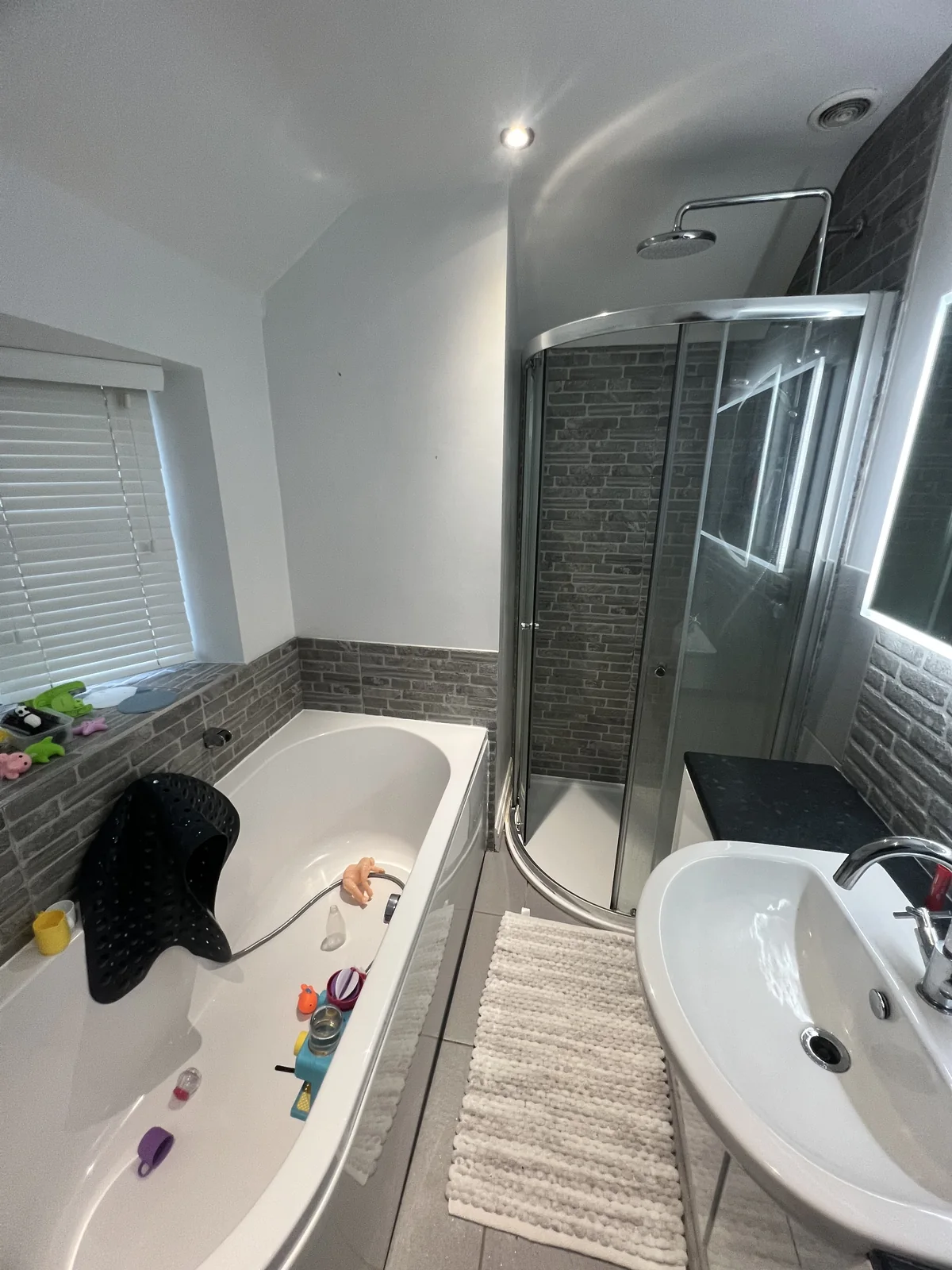 AGUK bathroom before renovation, project 15