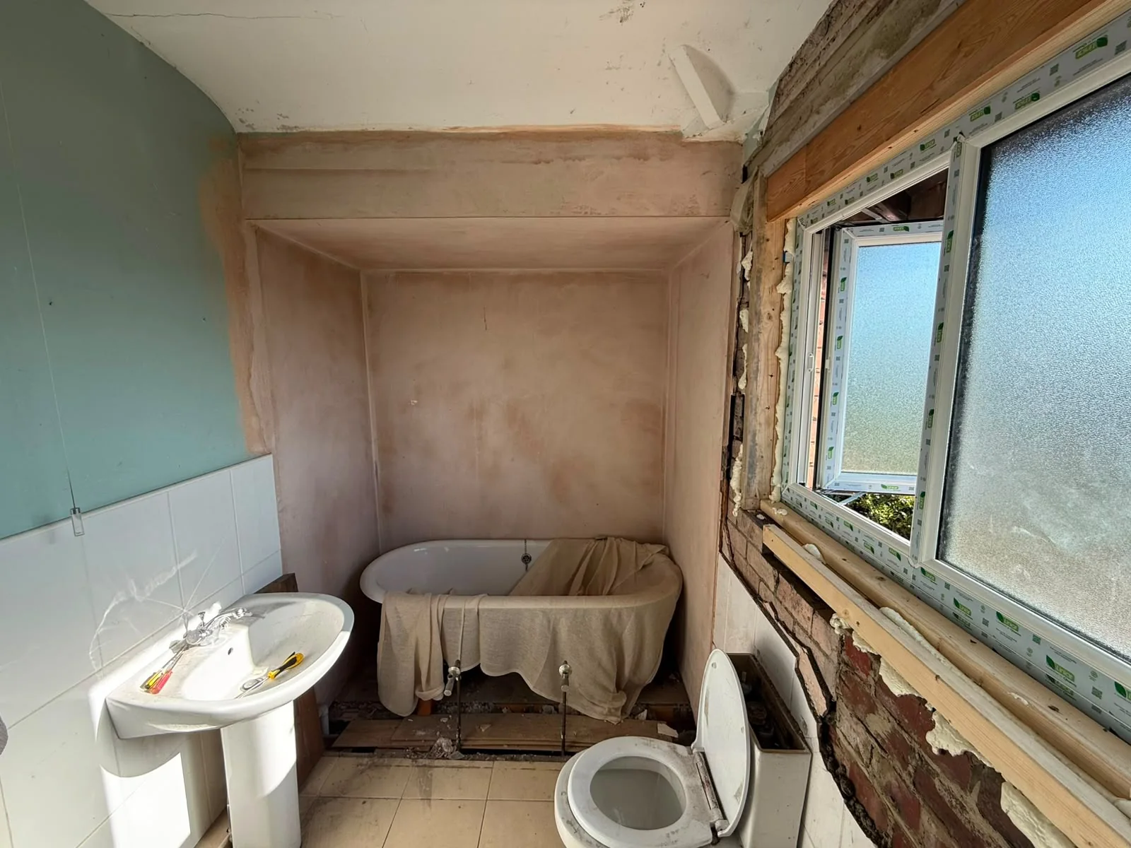 AGUK bathroom before renovation, project 16